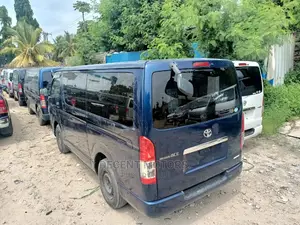 Toyota HiAce 2016 Blue