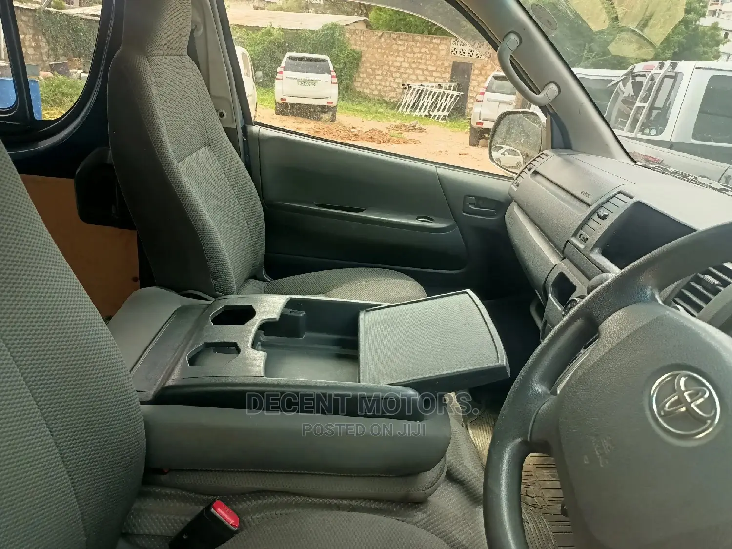 Toyota HiAce 2016 Blue