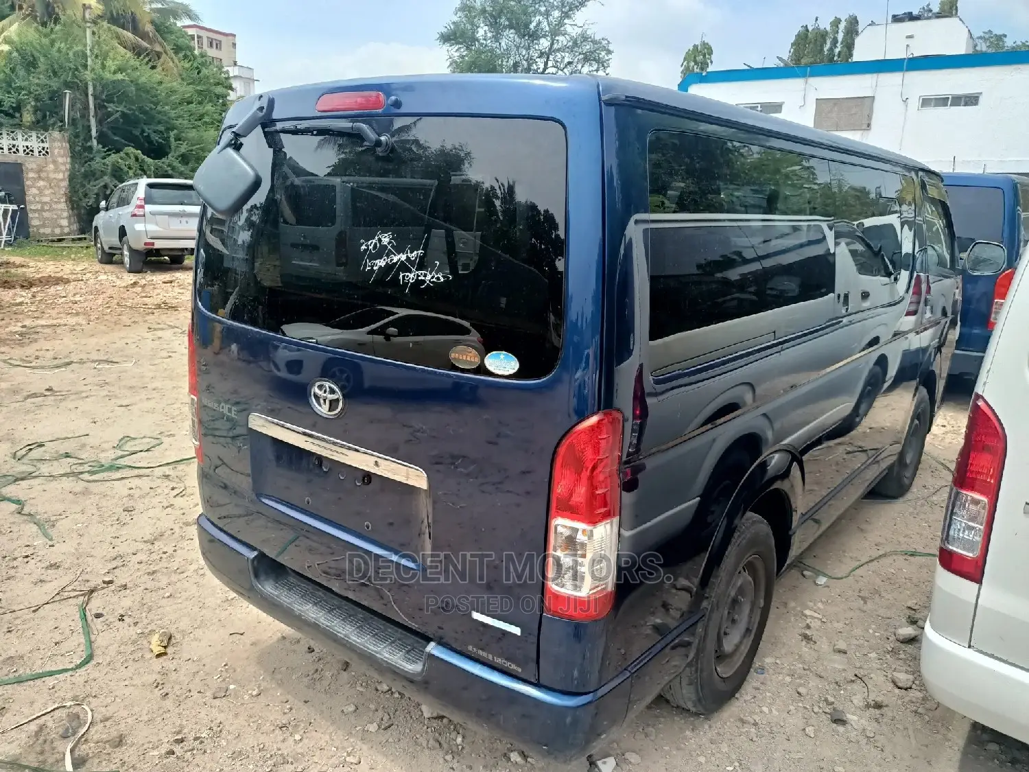 Toyota HiAce 2016 Blue