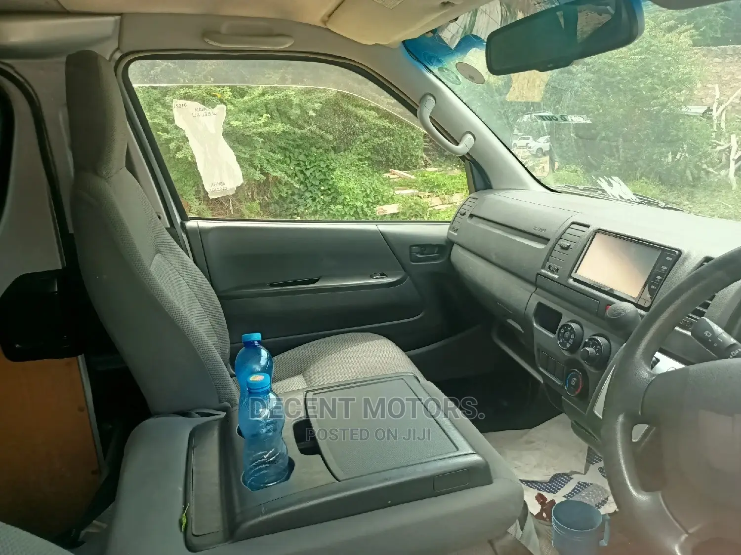 Toyota HiAce 2016 Silver