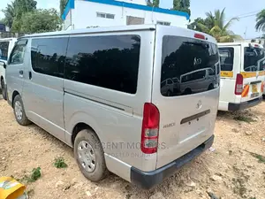 Toyota HiAce 2016 Silver