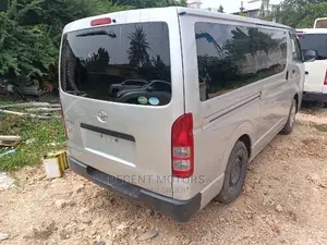 Toyota HiAce 2016 Silver
