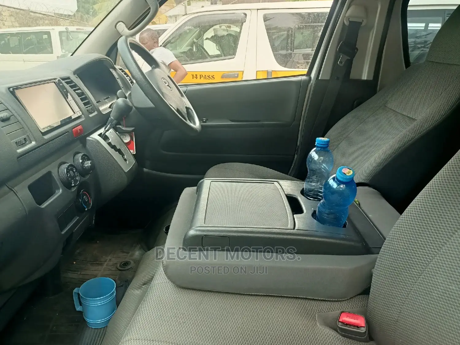 Toyota HiAce 2016 Silver