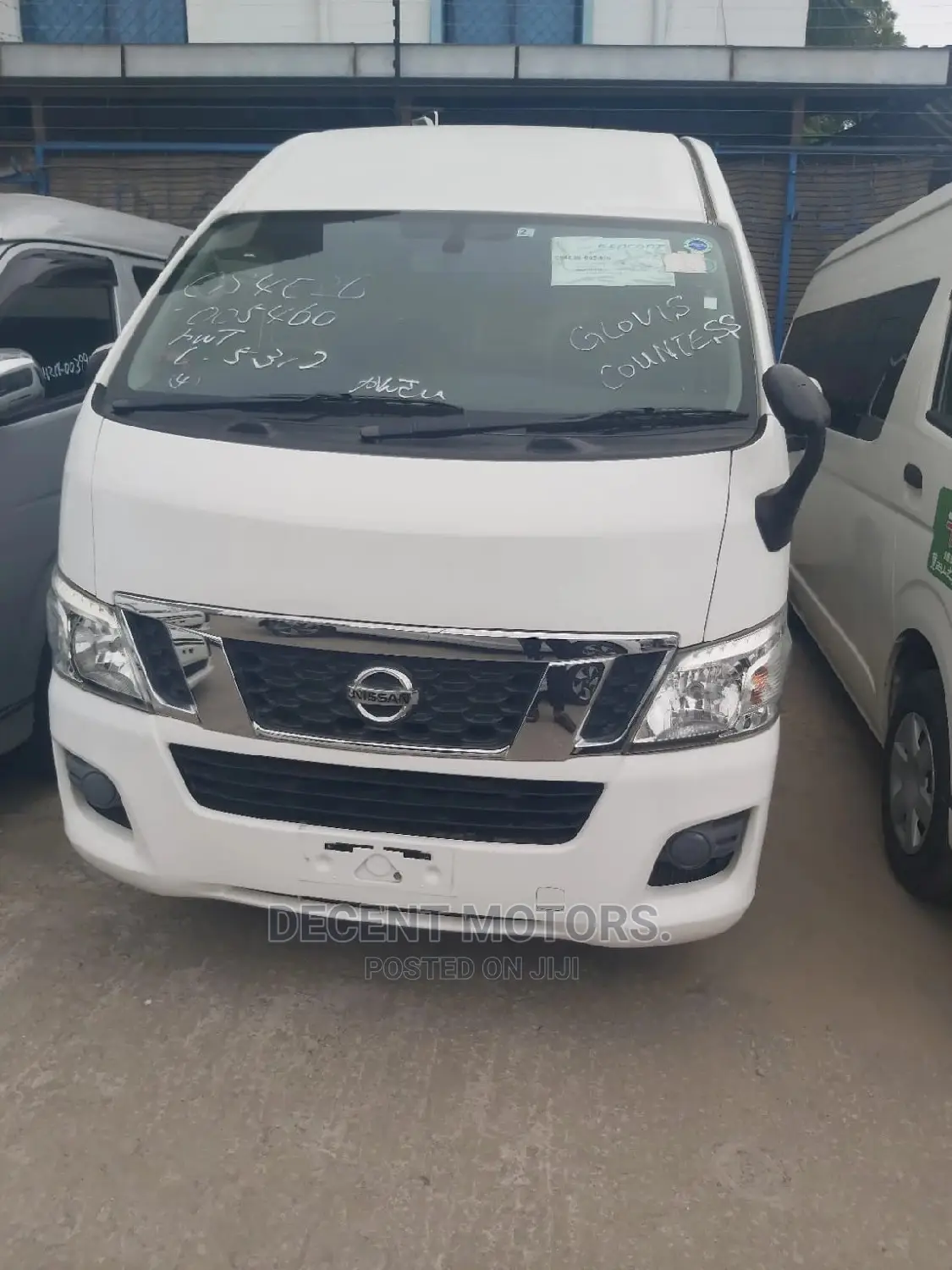 Nissan Caravan (Urvan) 2016 White