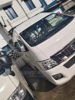 Nissan Caravan (Urvan) 2016 White
