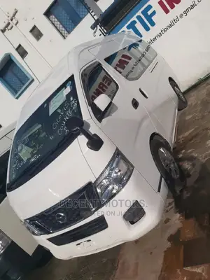 Nissan Caravan (Urvan) 2016 White