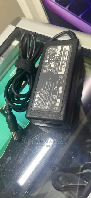 Toshiba Adapter Big Pin 15v 4A