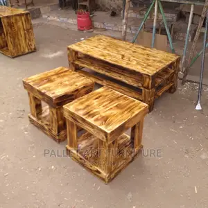 Pallet Coffe Table and Stools
