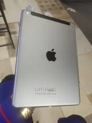 Apple iPad Air 16 GB Gray