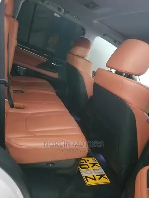 Lexus LX 2018 White