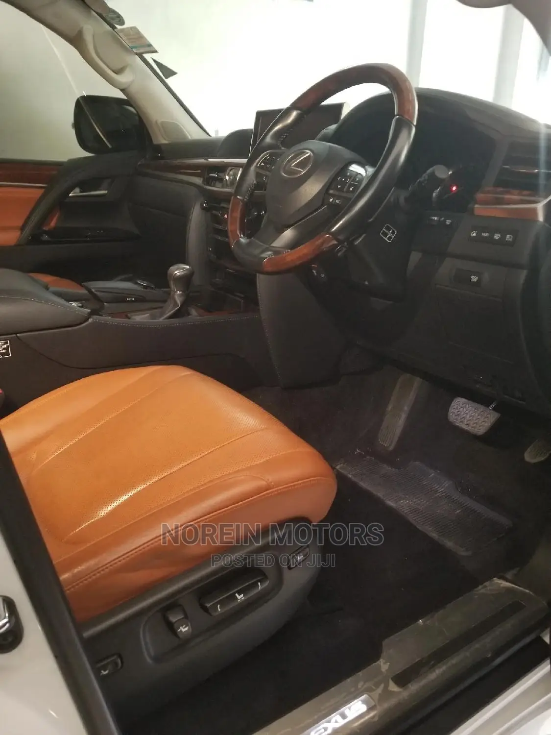 Lexus LX 2018 White