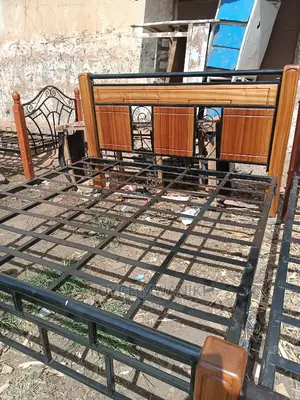 Wooden Metallic Bed Size 6 by 6 .