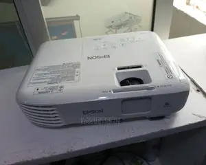 EPSON Eb S05 