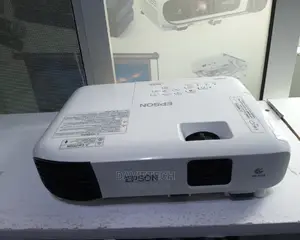 EX UK EPSON Eb E10 Projector for Sale