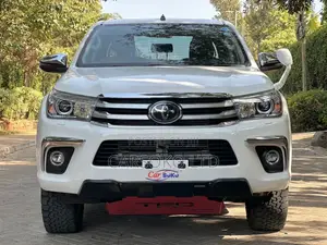 Toyota Hilux 2018 White