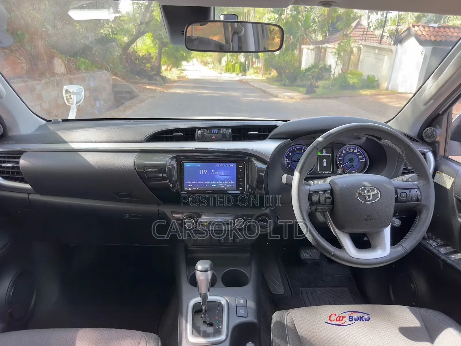 Toyota Hilux 2018 White