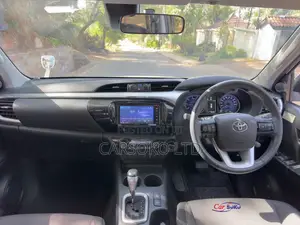 Toyota Hilux 2018 White