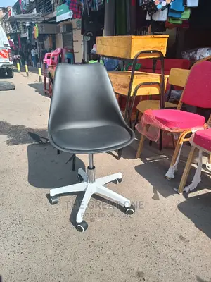 Office Chair: Office Chair