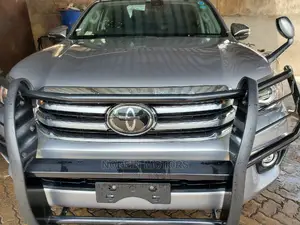 Toyota Hilux 2016 Gray