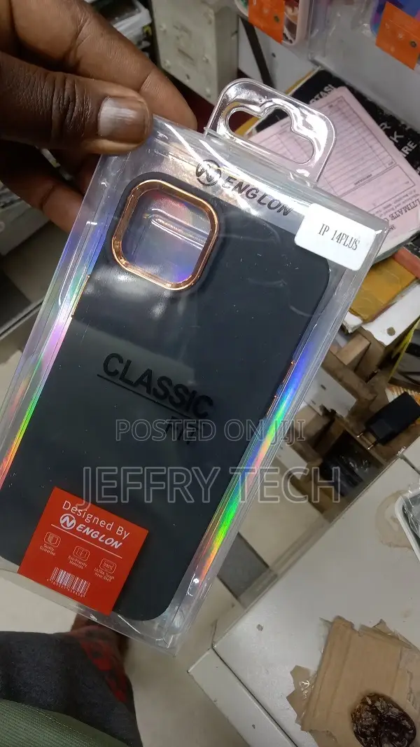 iPhone 14 Plus Classic Fit Black Case