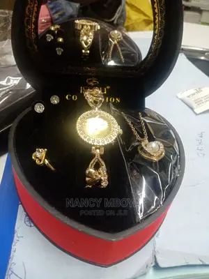4 in 1 Gift Set With Free Gift Box Mirror.