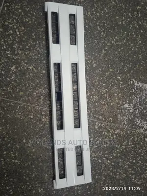 Grille Isuzu Elf