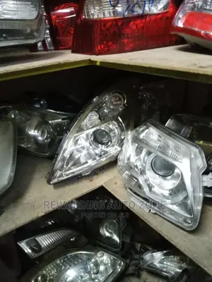 Sienta 2012 Headlight Xenon.