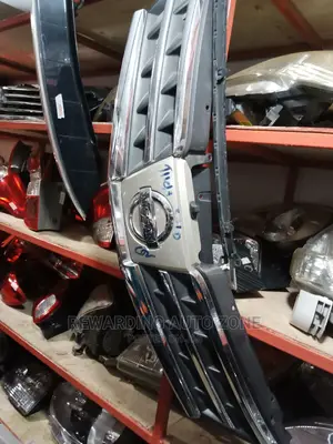 Nissan Tiida 2008 Grille.