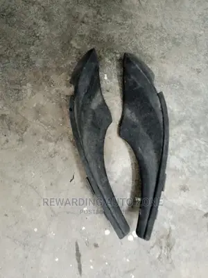 Axio 161 2013 Model Windshield