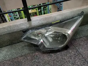 Ractise 2012 Headlight Non Xenon.