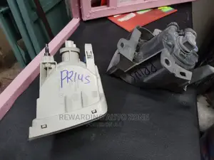 Toyota Prius Foglights.
