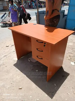 Office Desk: Office Table