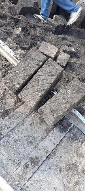 Machine Cut•Ndarugo Stones