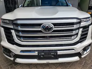 Toyota Land Cruiser 2023 Pearl