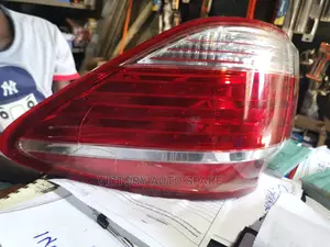 Crown Taillight 2013/2014 Royal Saloon