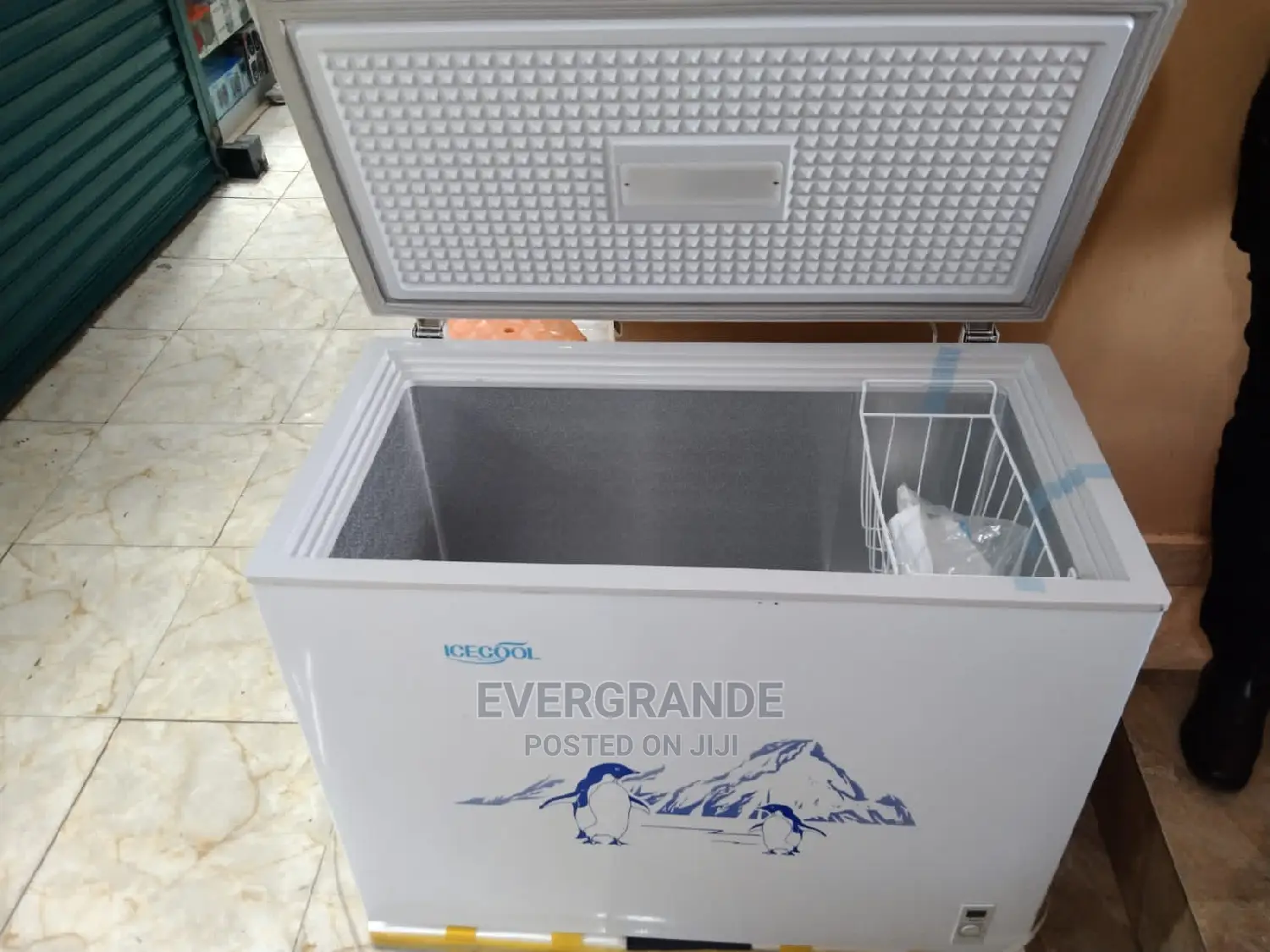 219 Litres Icecool Chest Freezer