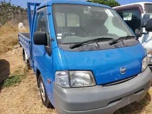 Mazda Bongo 2015 Blue