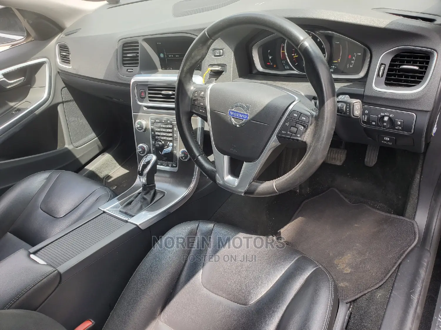 Volvo V60 2015 Matt Black