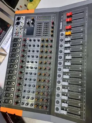 Samik SA-12 Powered Professional Mixer