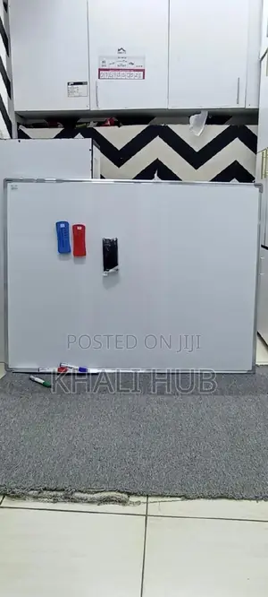 Whiteboard White Board; White Board> White Board< White.
