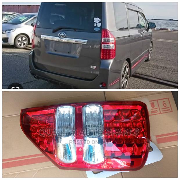 Toyota Noah 2012 Taillight