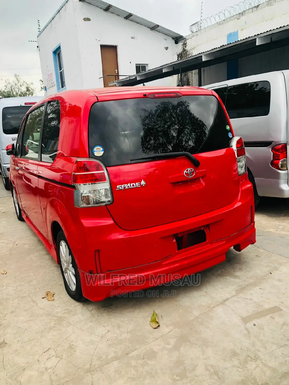 Toyota Spade 2015 Red