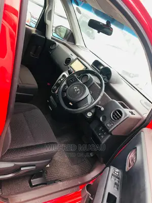 Toyota Spade 2015 Red