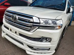 Toyota Land Cruiser 2017 Off White
