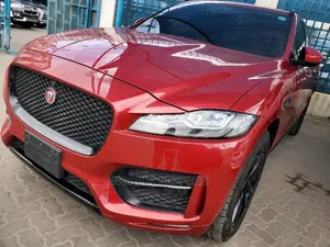 Jaguar F-Pace 2017 Red