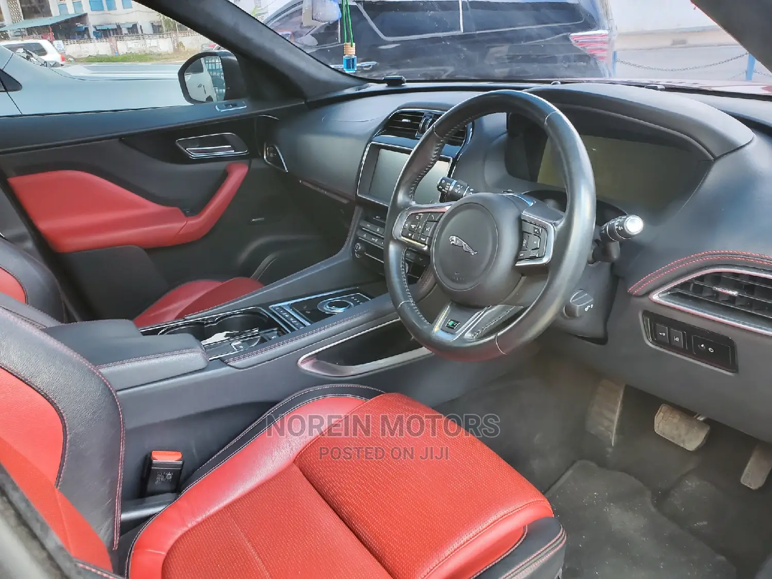 Jaguar F-Pace 2017 Red