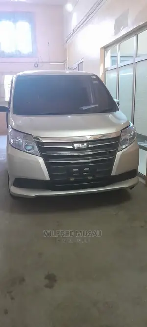 Toyota Noah 2014 Silver