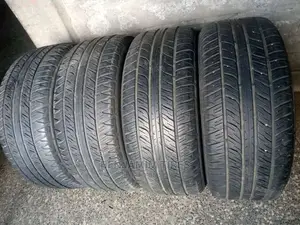 Second Hand Tires Sizes 285/50r20 Dunlop Make 4 Pieces.