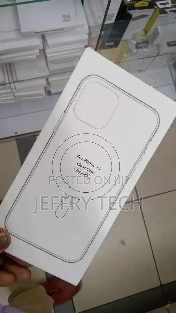 Apple Clear Case With Magsafe for iPhone 13