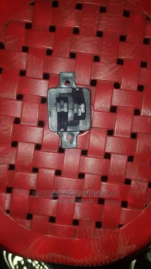 W Strainer Insulator